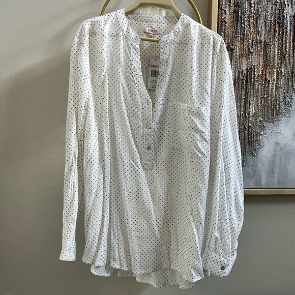 Button down blouse - Picture 1 of 3